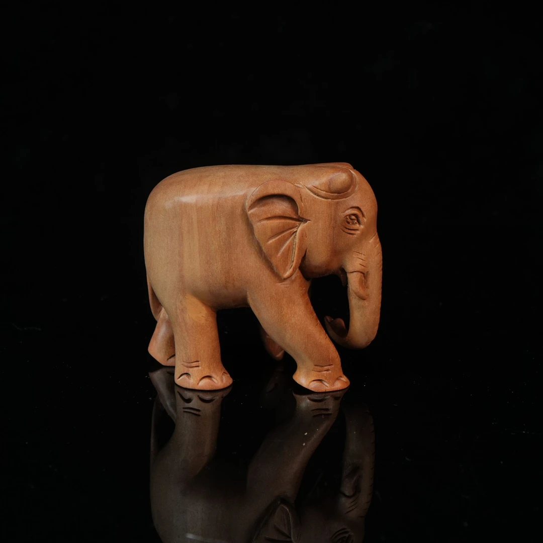 A7183 印度老山檀香大象 3.37x3.39x5.29cm 43.72g