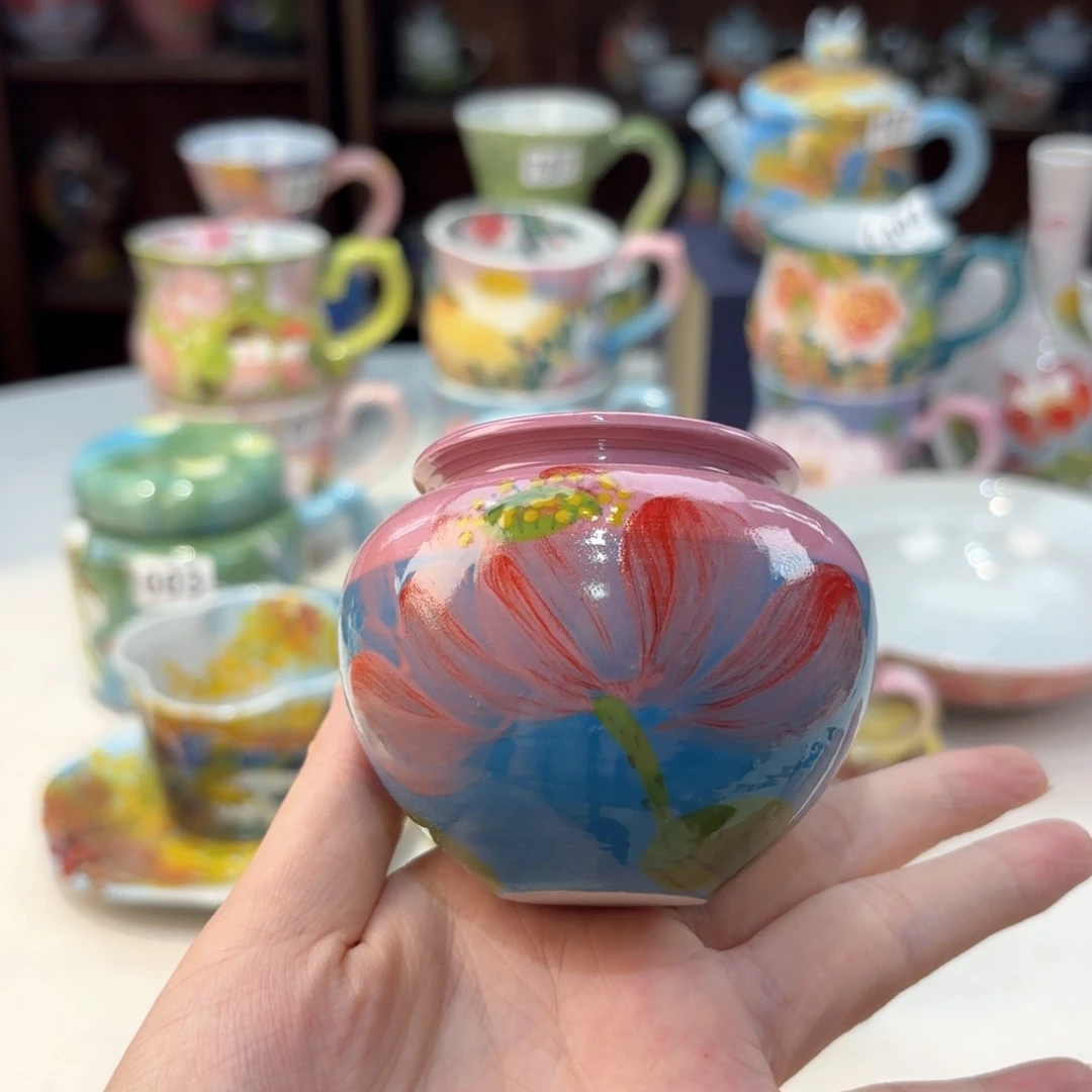 景德镇手绘高温釉下彩陶瓷茶具。