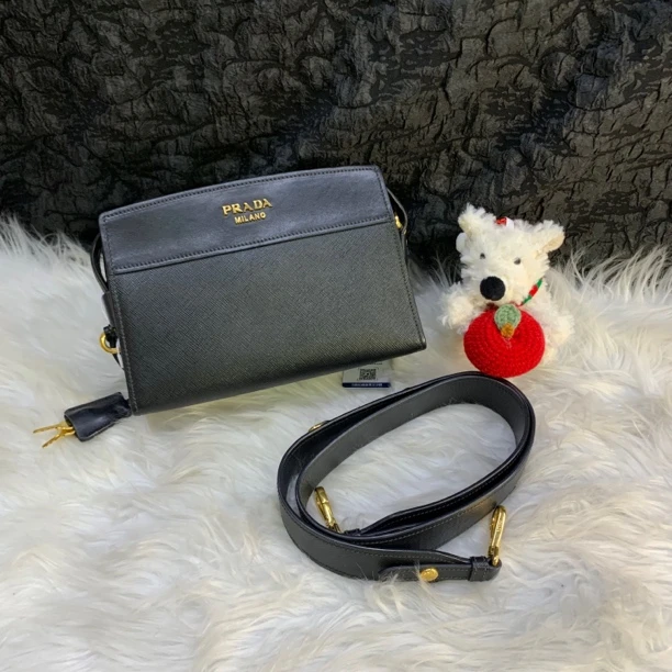 95新 Prada/普拉达 普拉达黑色小号斜挎包