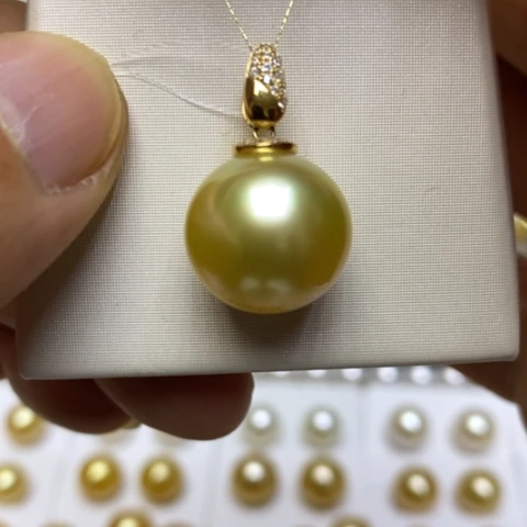 18K金镶嵌颈饰海水珍珠