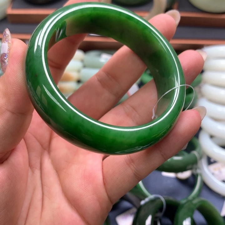 【闪购商品】未镶嵌手镯和田玉（碧玉）