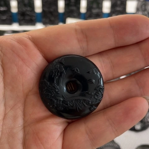 苦***柔蛇纹石玉未镶嵌颈饰