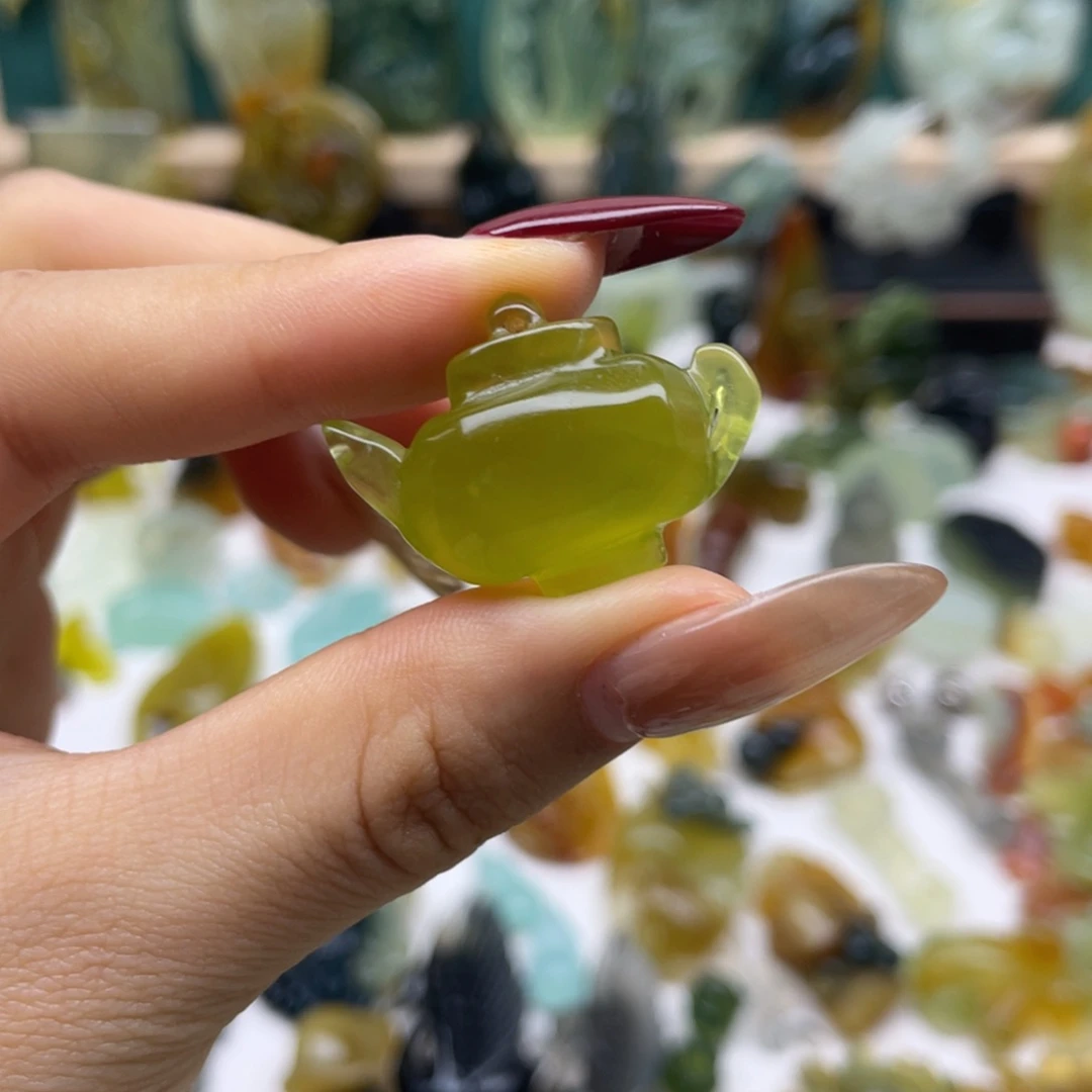 蛇纹石玉颈饰未镶嵌