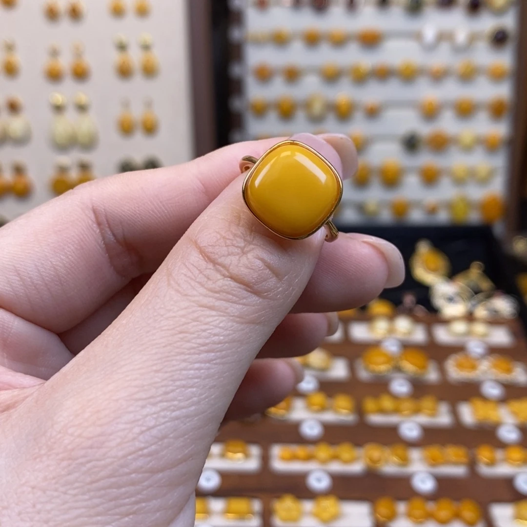 裸石琥珀未镶嵌成品