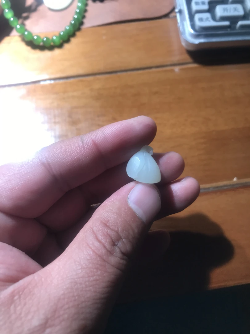 和田玉：小莲蓬配饰，油润