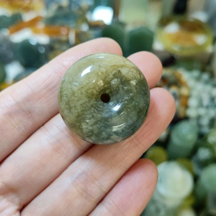 岫玉未镶嵌平安扣