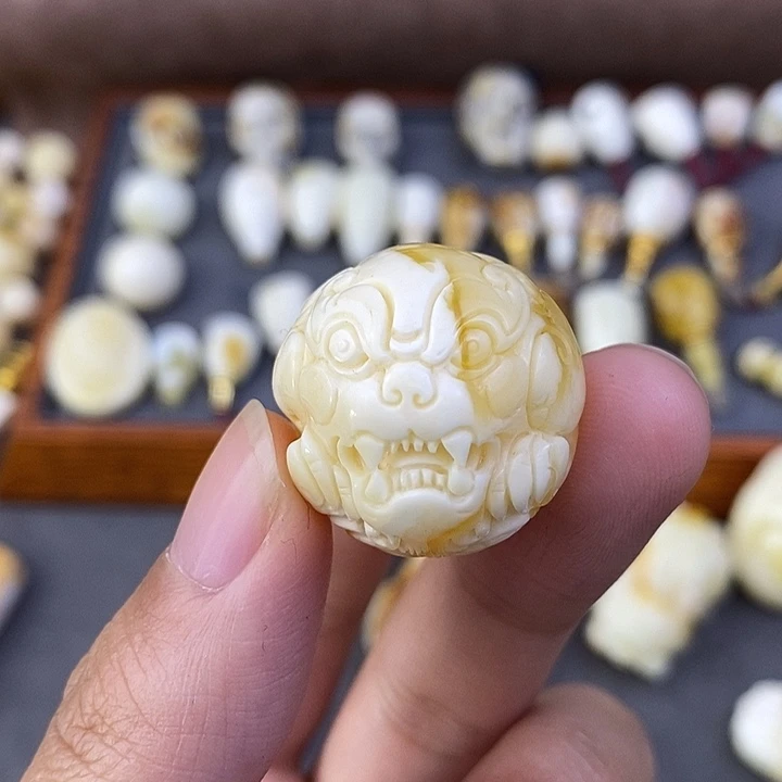 琥珀裸石未镶嵌24貔貅