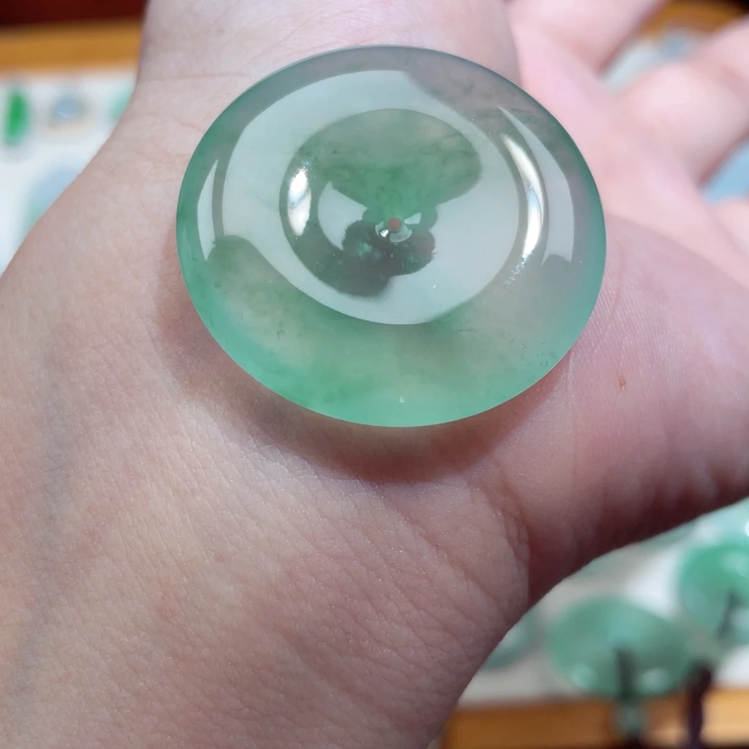 翡翠未镶嵌颈饰平安扣