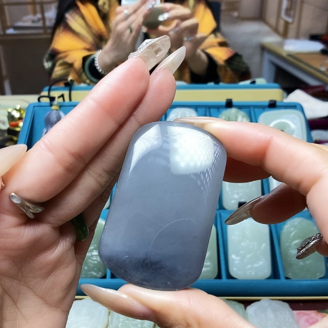 和田玉颈饰未镶嵌李**?