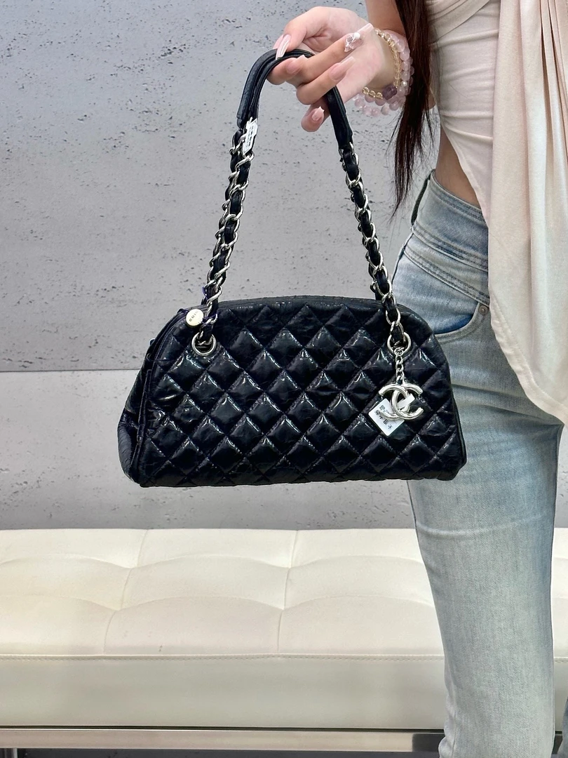 95新 Chanel/香奈儿 chanel 黑银小号油蜡保龄球单肩包