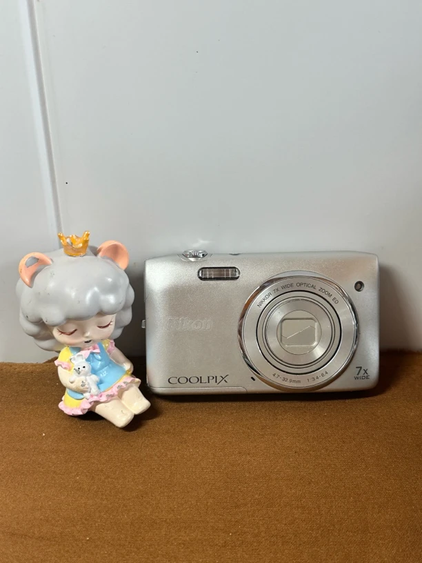95新 Nikon/尼康 s3400成色新七倍变焦两千万像素 手感轻巧拍人像