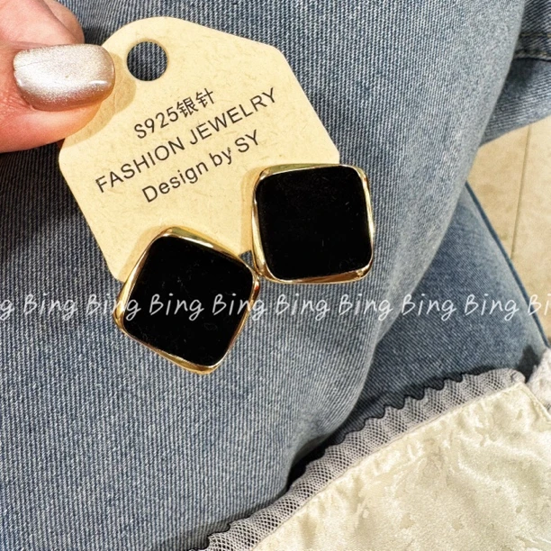 铜合金耳饰 黑块A~丝绒夸张韩系复古高级气质2025女人味耳钉 A34