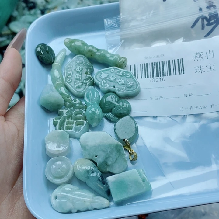 翡翠未镶嵌颈饰翡翠