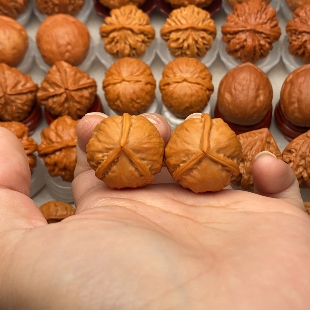 叶***风文玩核桃把件三棱