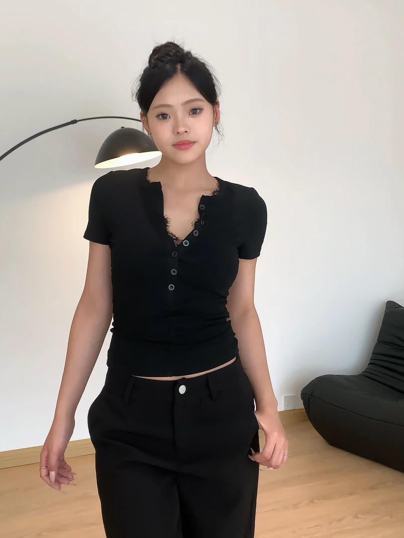 性感蕾丝拼接假两件短袖t恤女夏季v领修身收腰高级感纽扣正肩上衣