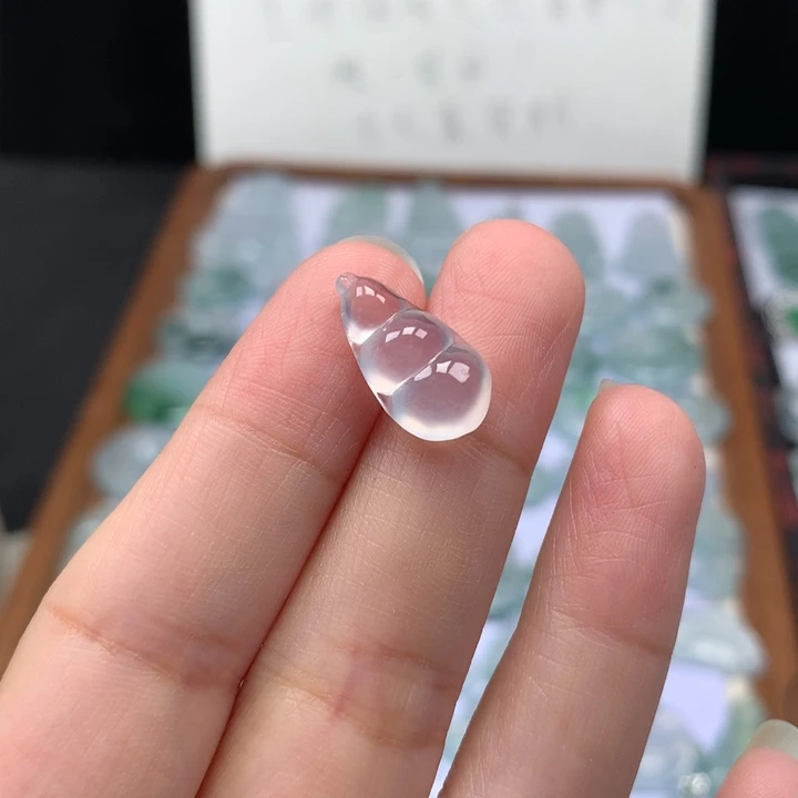 颈饰未镶嵌翡翠高冰小福豆