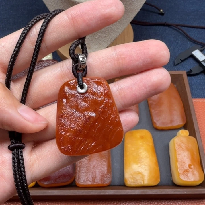 蜜蜡未镶嵌吊坠(赠链)