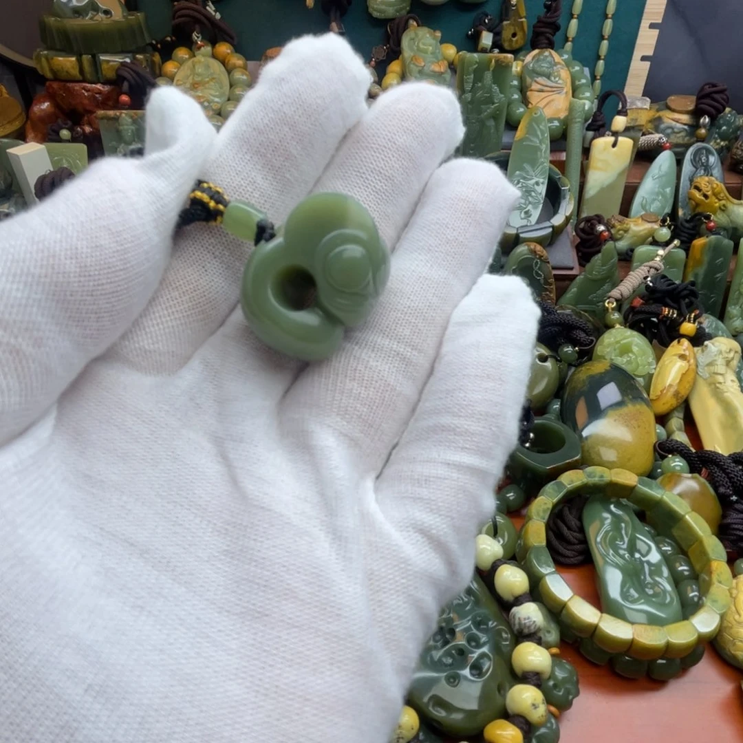 岫岩老玉（透闪石质玉）未镶嵌颈饰