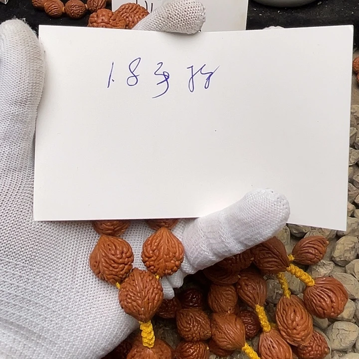 小***神吊坠桃核龙纹桃核的搭配