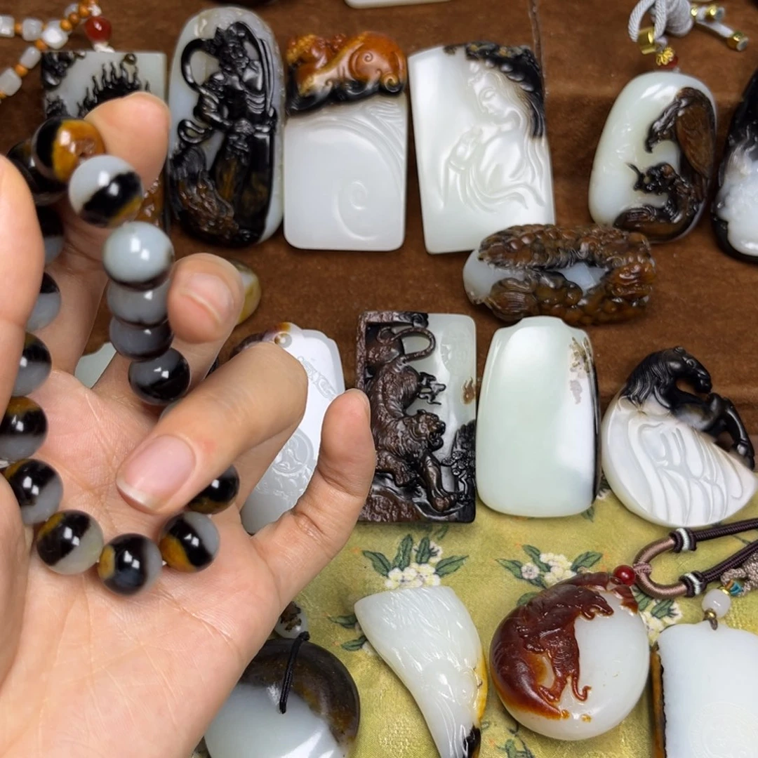 歪***歪和田玉未镶嵌颈饰