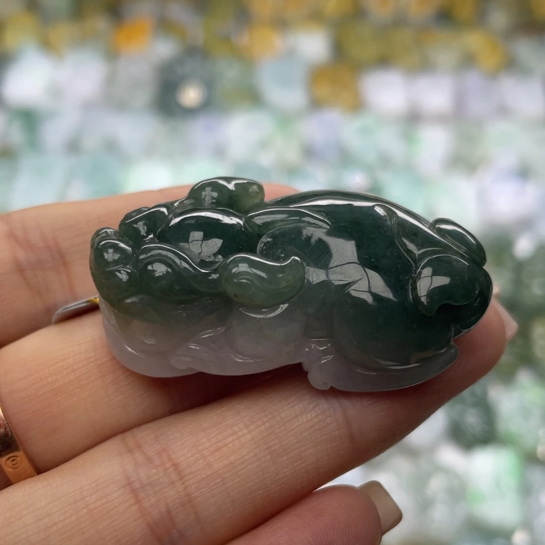 翡翠未镶嵌颈饰貔貅