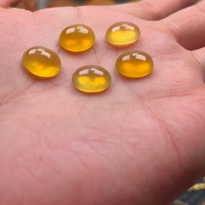 石英质玉颈饰未镶嵌小*