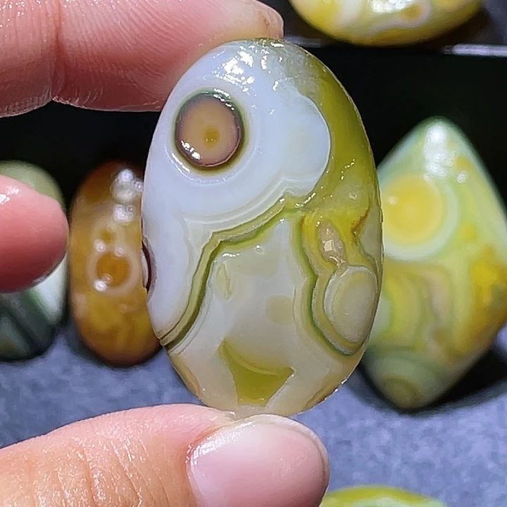 玛瑙/玉髓未镶嵌珠宝奇石