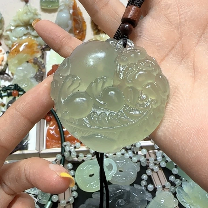 蛇纹石玉未镶嵌吊坠