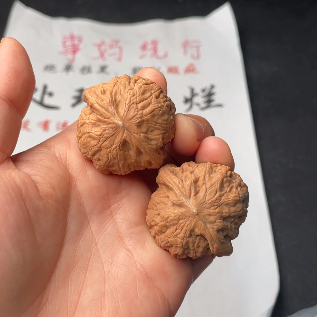 文玩核桃把件887。38铁锤有黄