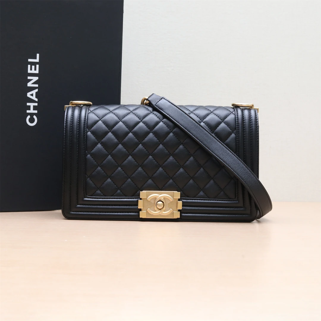 95新 Chanel/香奈儿 小花Jerry活动Leboy 中号 黑色 金扣包