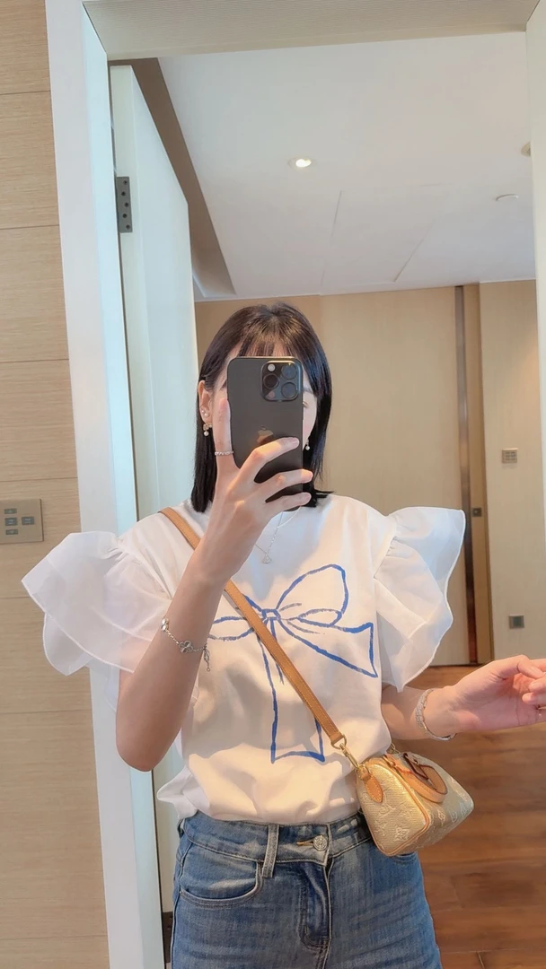 【张静芝】夏季新品~涂鸦蓝色蝴蝶结拼荷叶花边袖女生白色T恤