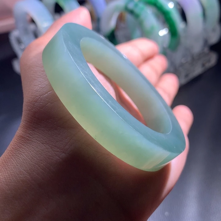 未镶嵌手镯定制翡翠