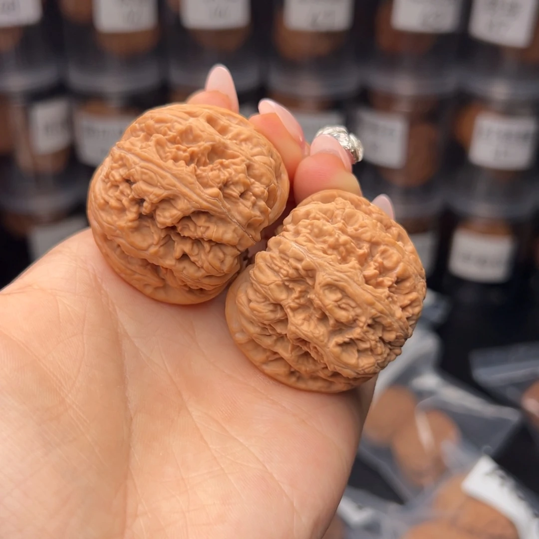 文玩核桃吊坠H****S大粗筋