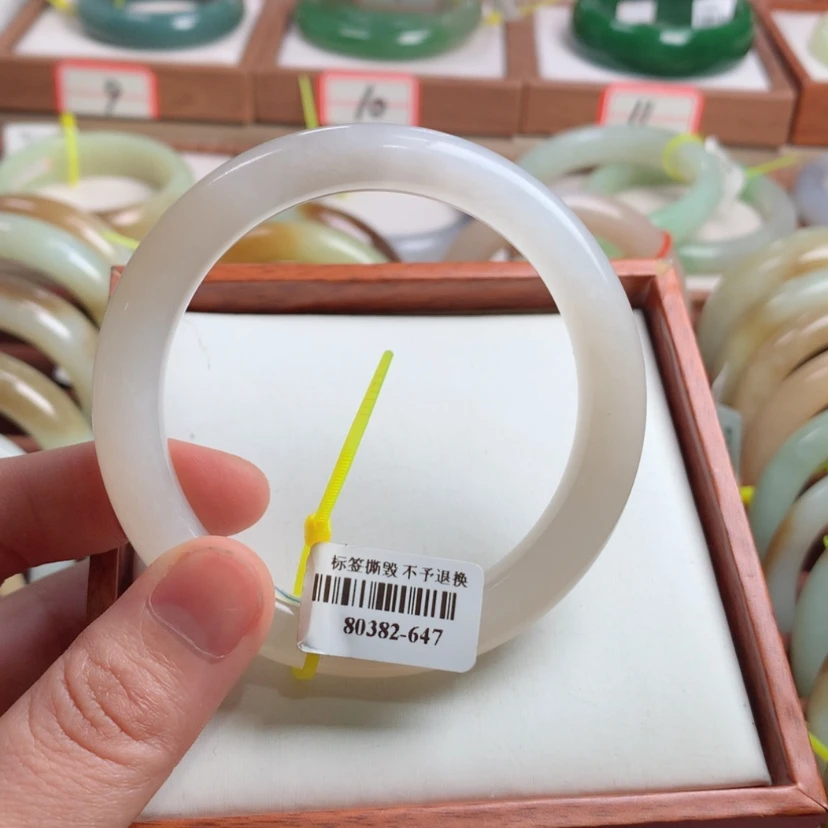 【闪购商品】和田玉手镯未镶嵌59