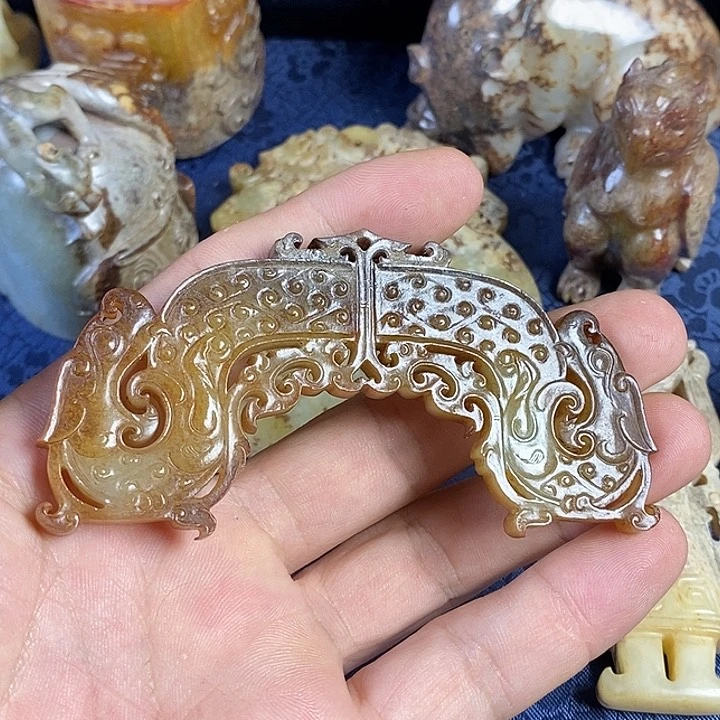 和***尘和田玉未镶嵌颈饰