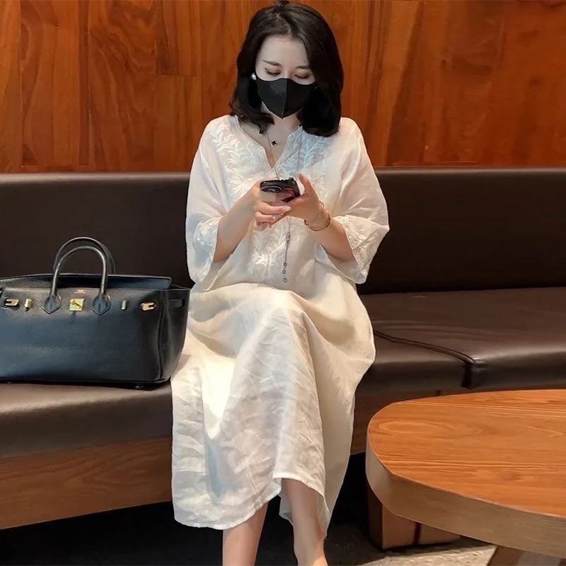 2025法国进口苎麻V领刺绣连衣裙