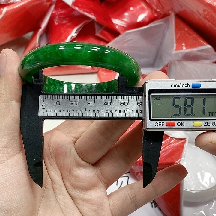翡翠手镯未镶嵌198