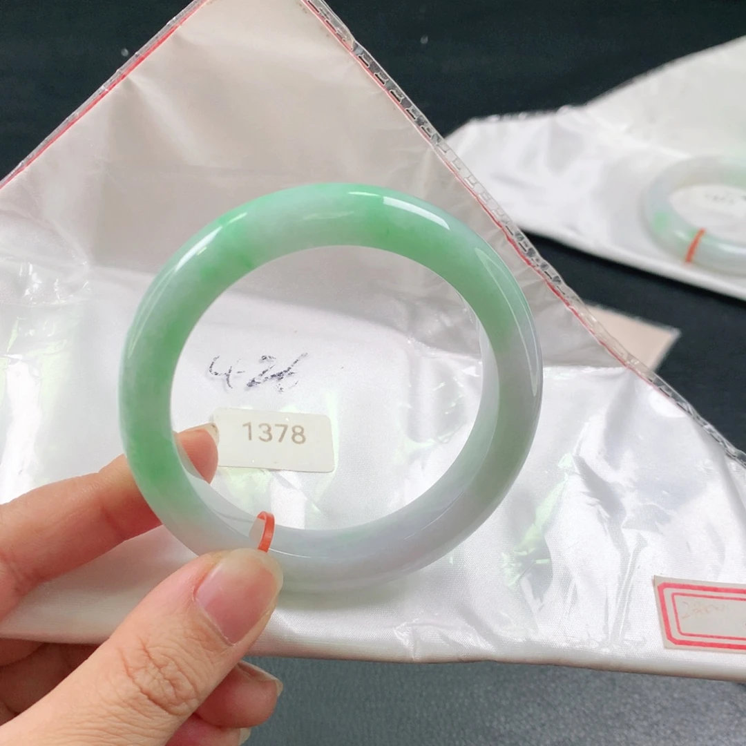 翡翠手镯未镶嵌03。