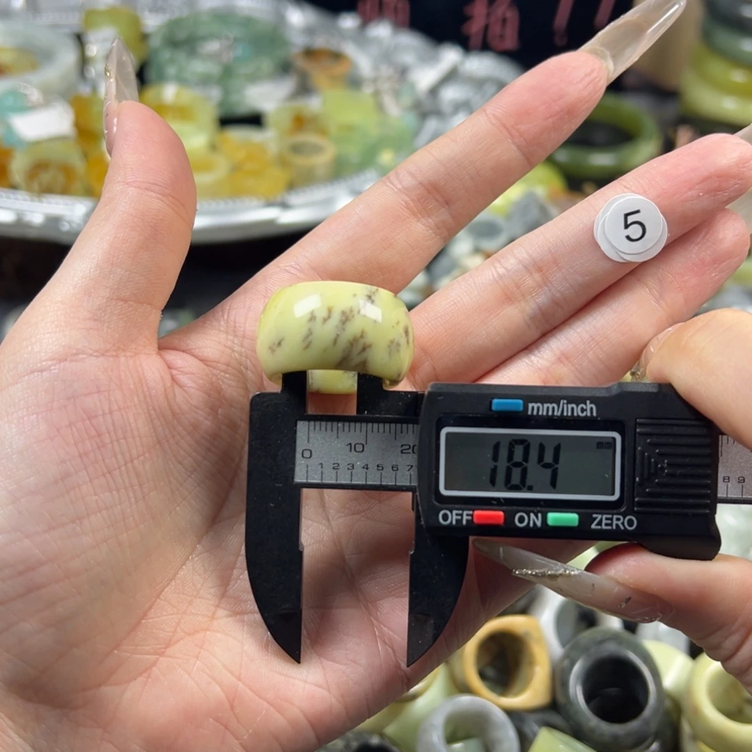 蛇纹石玉未镶嵌戒指