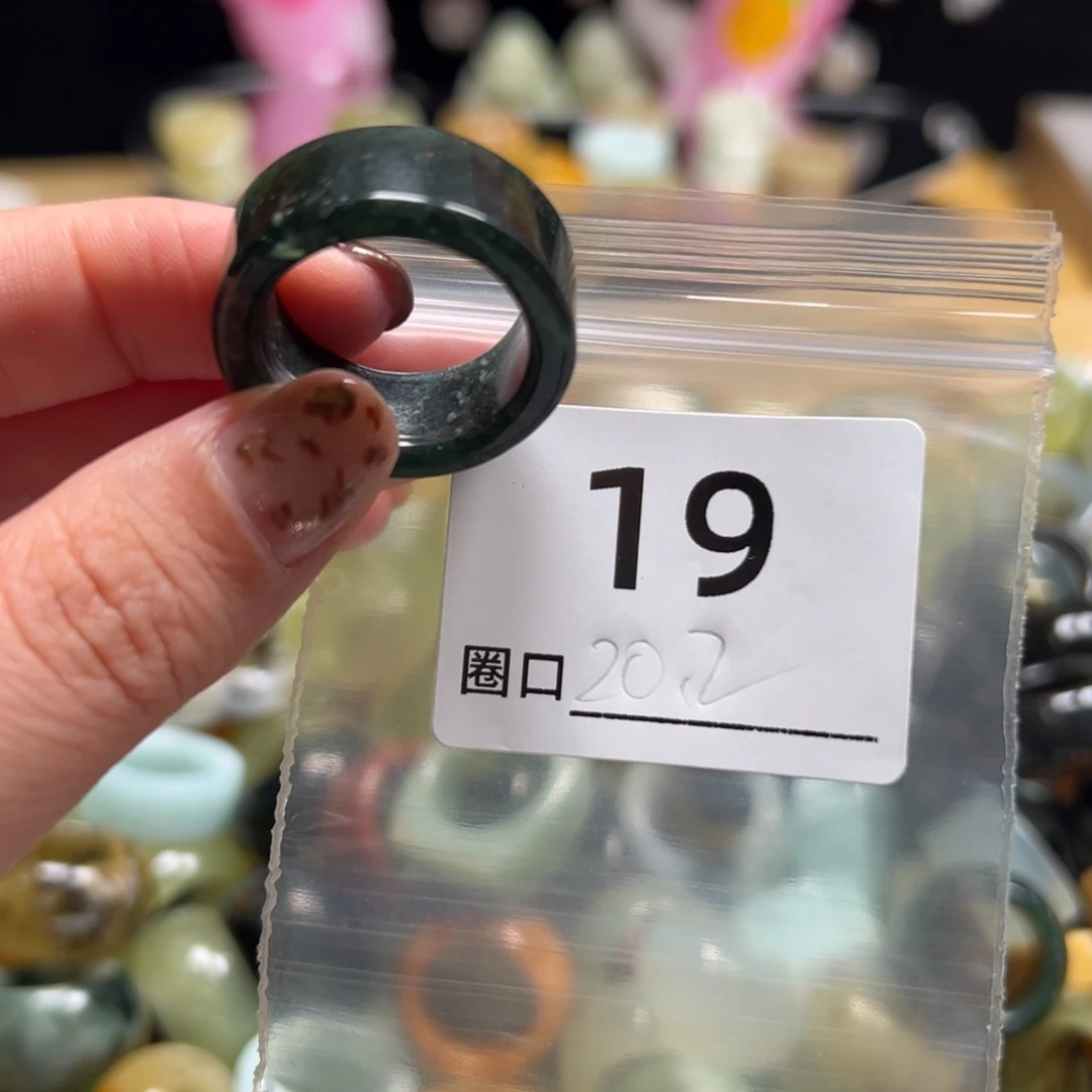 灰***吖蛇纹石玉未镶嵌戒指