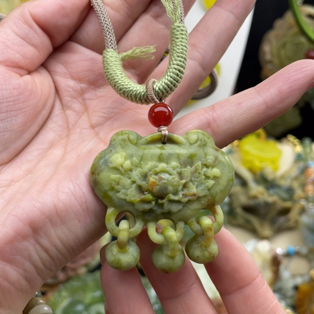 蛇纹石玉未镶嵌颈饰