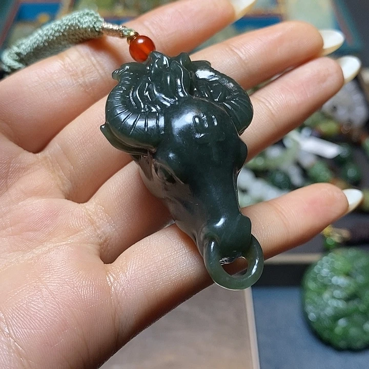 和田玉未镶嵌颈饰