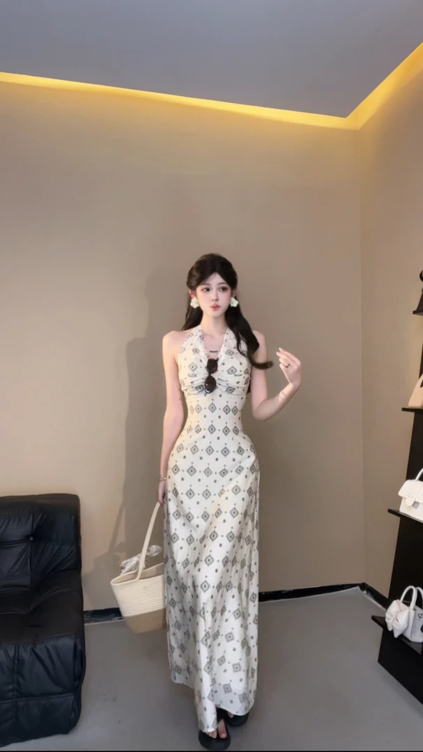 XQIN【旷野风眠】老钱风旅游度假气质显瘦小众挂脖连衣裙QXQHZ52149