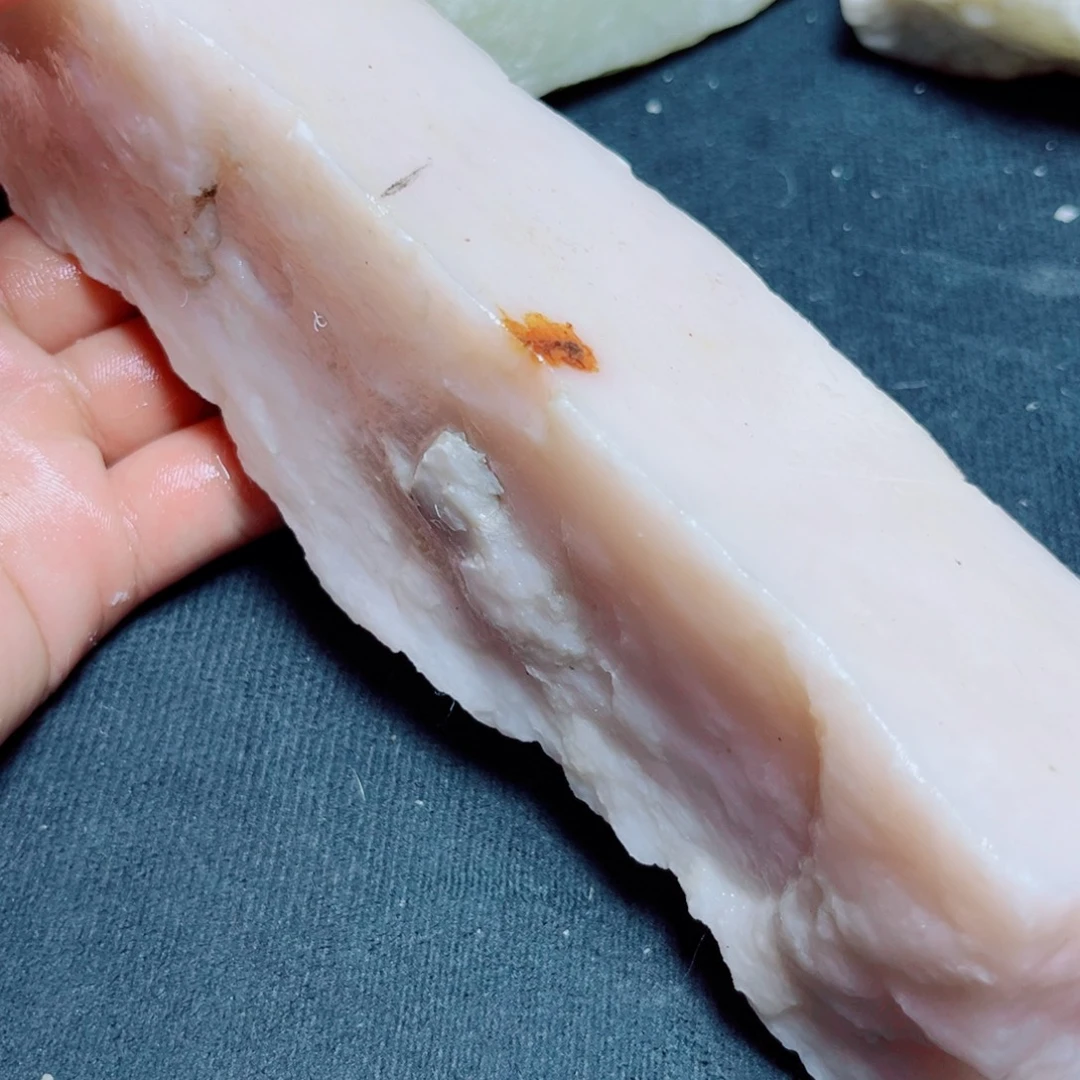 和田玉（糖玉）未镶嵌珠宝奇石