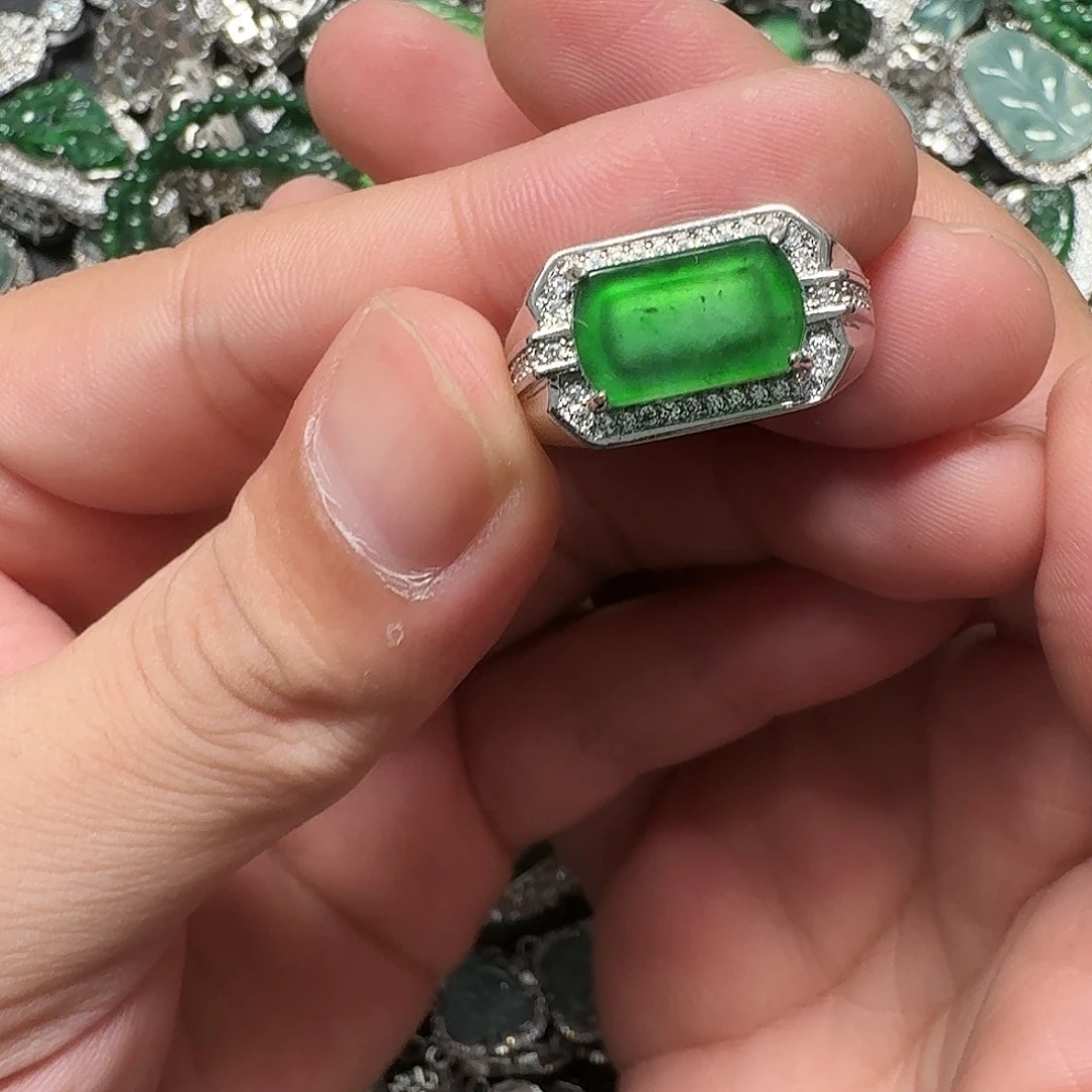 翡翠未镶嵌颈饰天然A货翡翠放漏