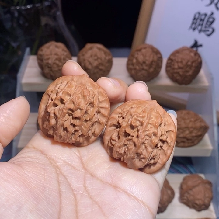 文玩核桃吊坠刀子