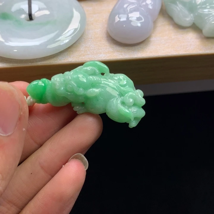 翡翠未镶嵌颈饰吊坠