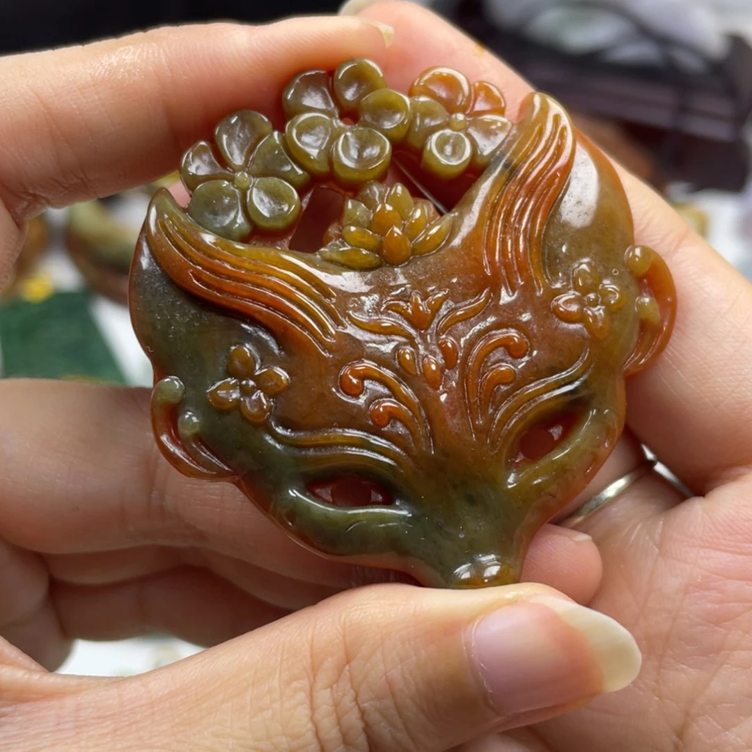 翡翠未镶嵌颈饰牌子