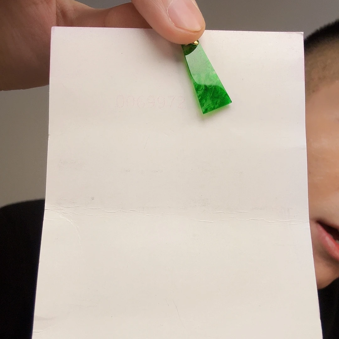 翡翠18K金镶嵌颈饰一件