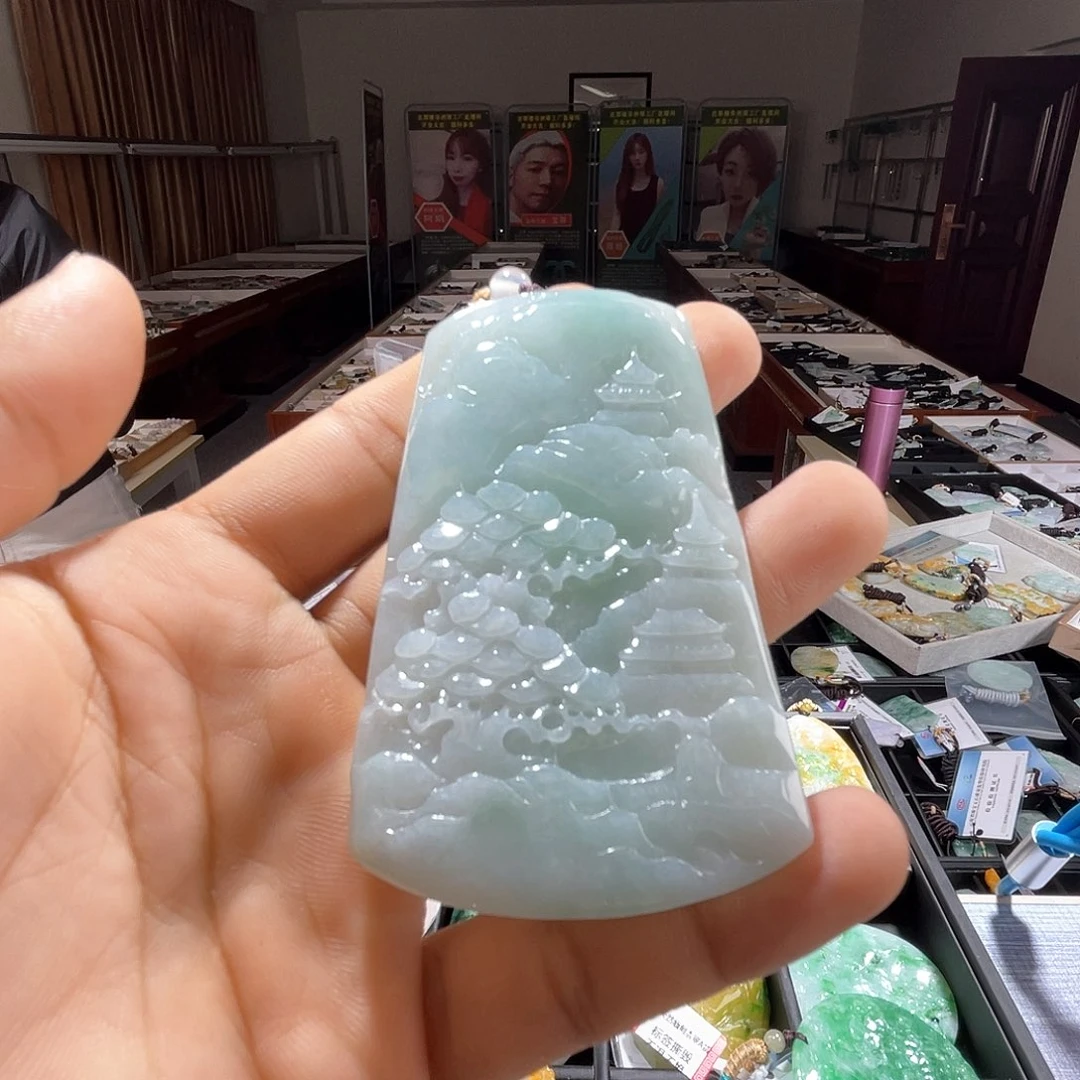 翡翠未镶嵌颈饰一